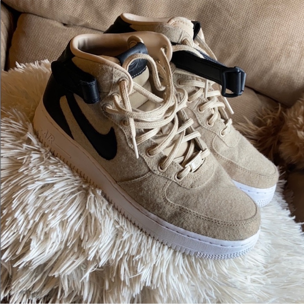 Nike Women's Shoes in Tan and Black